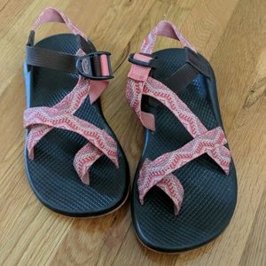 Coral chacos